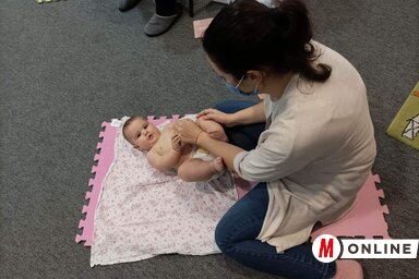 A babamasszázst gyorsan megtanulják az anyukák (Fotó: Gulyás Réka)