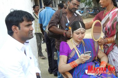 Kumar munka közben valahol Indiában