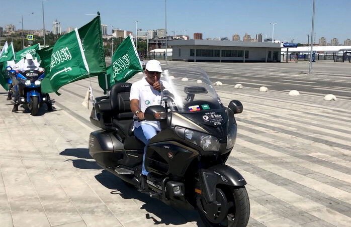 Szaúdi motorosok érkeznek Rosztovba (Fotó: Beta/AP)