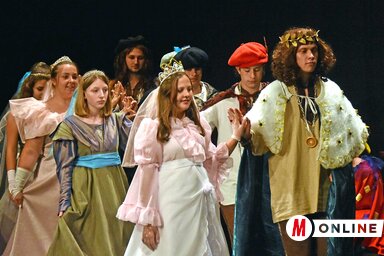 A szenttamási Liliomfi színjátszó csoport (Gergely Árpád felvétele)