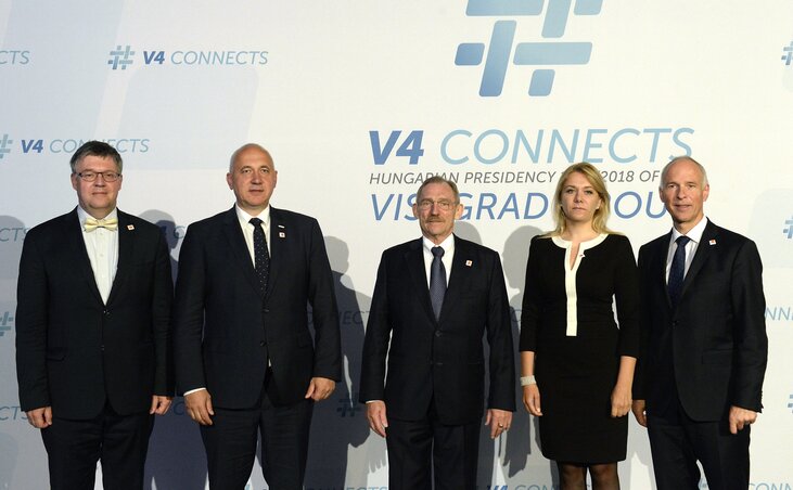 Juraj Chmiel, Joachim Brudziński, Pintér Sándor, Denisa Saková és Peter Goldgruber (Fotó: MTI) Juraj Chmiel, Joachim Brudziński, Pintér Sándor, Denisa Saková és Peter Goldgruber (Fotó: MTI)