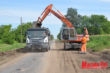 Az utolsó simítások a Csantavéri úton (Lakatos János felvétele)