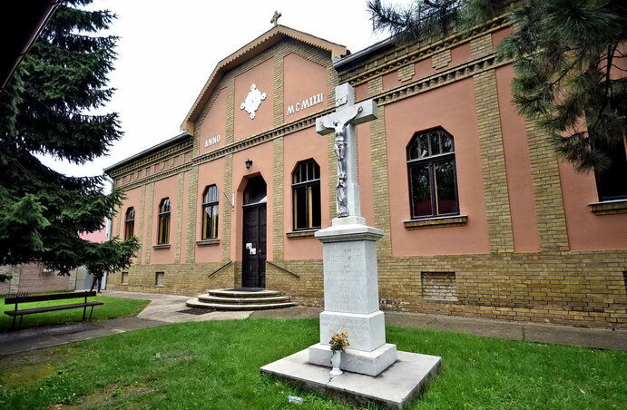 Az eucharisztikus keresztet a Munkás Jézus-templomba is  elviszik (Fotó: Gergely Árpád)