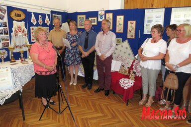 Tóth Piroska köszöntője a kiállításon (Csincsik Zsolt felvétele)