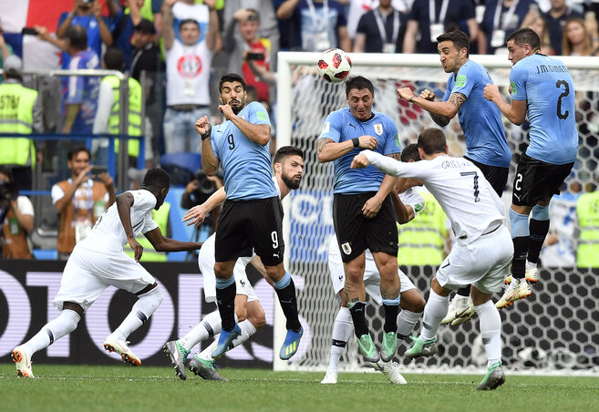 Grizmann szabadrúgása megpecsételte az uruguayiak sorsát (Fotó: Beta/AP)