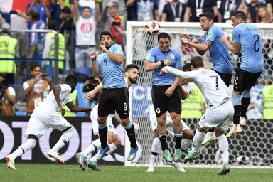 Grizmann szabadrúgása megpecsételte az uruguayiak sorsát (Fotó: Beta/AP)