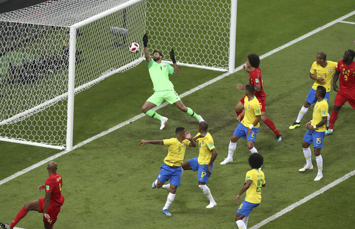 Fernandinho öngólja (Fotó: Beta/AP)