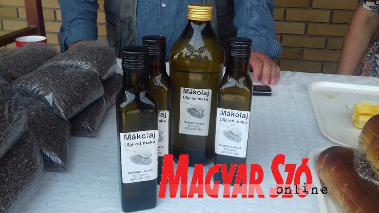 Kalmárék mákolajat is árulnak (Kazinczy Paszterkó Diana felvétele)