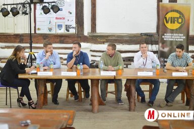 A kerekasztal beszélgetés vendégei (Lakatos János felvétele)