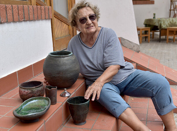Ana Popov keramikus 1981-ben találkozott először a raku technikával Ana Popov keramikus 1981-ben találkozott először a raku technikával
