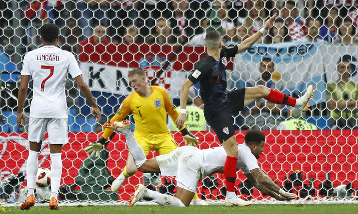 Ivan Perišić egy karaterúgáshoz hasonló mozdulattal egyenlített ki (Fotó: Beta/AP)