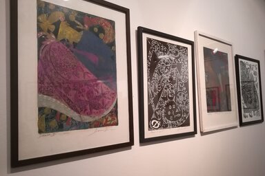 Néprajzi motívumok gazdag választéka a képzőművészeti alkotásokon – részlet a kiállításból