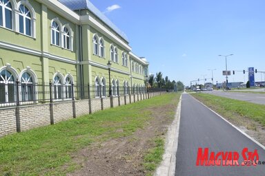 A Szegedi úton egy kilométer hosszan felújították a kerékpárutat  (Fotó: Paszterkó Erika)