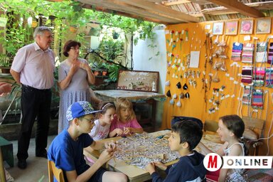 A polgármester és a táborszervező (Szabó Nóra felvétele)