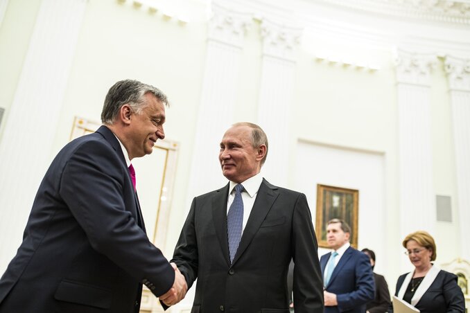 Orbán Viktort fogadja Vlagyimir Putyin (fotó: MTI)