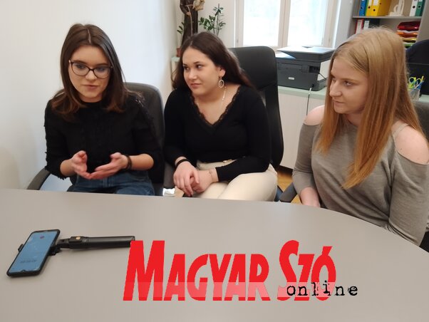 Pozsár Beátát Kisoroszról, Dobó Anitát Székelykevéről, Nagy Emesét pedig Szenttamásról vonzotta a kollégium Nagybecskerekre (Tóth D. Lívia felvétele) Pozsár Beátát Kisoroszról, Dobó Anitát Székelykevéről, Nagy Emesét pedig Szenttamásról vonzotta a kollégium Nagybecskerekre (Tóth D. Lívia felvétele)