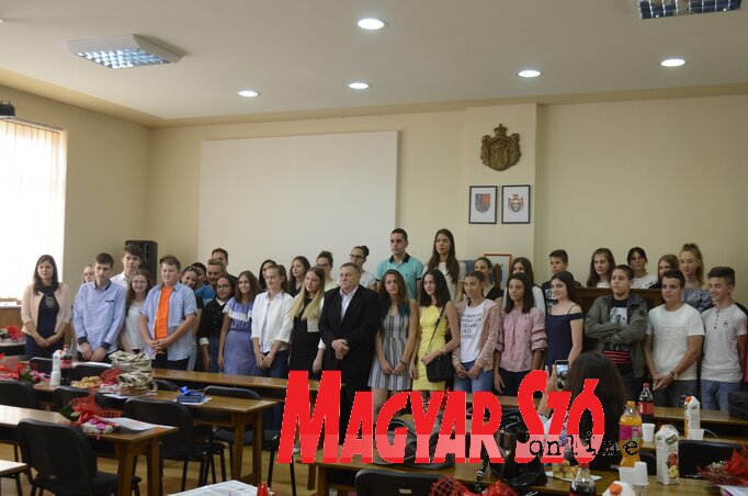 A fogadáson megjelent Vuk-díjasok a polgármester társaságában (Herceg Elizabetta felvétele) A fogadáson megjelent Vuk-díjasok a polgármester társaságában (Herceg Elizabetta felvétele)