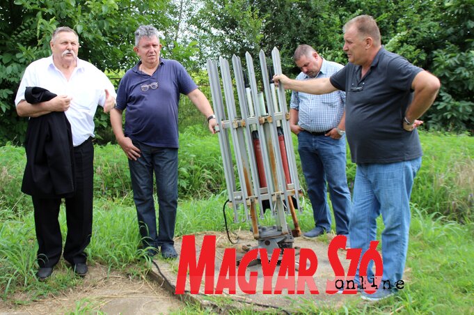 A bajsai jégelhárító központban (Tóth Péter felvétele) A bajsai jégelhárító központban (Tóth Péter felvétele)