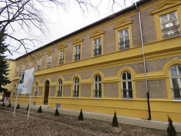 Az adai iskola régi épülete egykor zárda volt (Fotó: Foto Video Studio Dobai/Csincsik Zsolt) Az adai iskola régi épülete egykor zárda volt (Fotó: Foto Video Studio Dobai/Csincsik Zsolt)