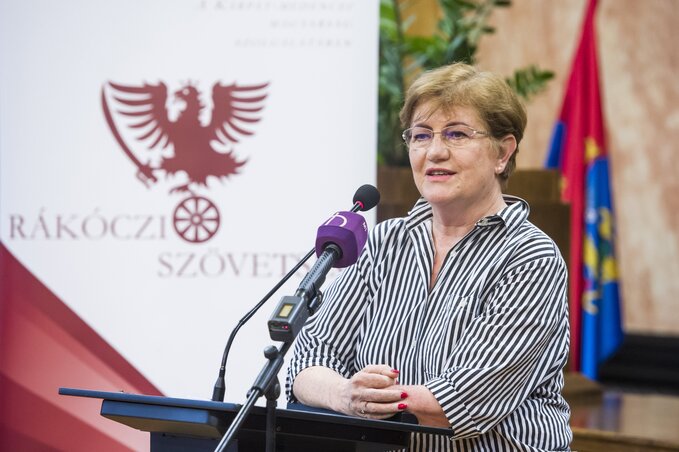 Szili Katalin a beszédét tartja (fotó: MTI)
