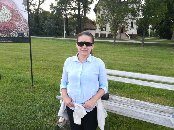 Enyedi Ildikó a palicsi parkban