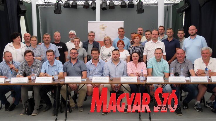 A Sikertörténetek a Kárpát-medencében című panelbeszélgetés tusnádfürdői résztvevői (fotó: Tóth Roland) A Sikertörténetek a Kárpát-medencében című panelbeszélgetés tusnádfürdői résztvevői (fotó: Tóth Roland)