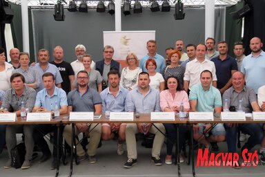 A Sikertörténetek a Kárpát-medencében című panelbeszélgetés tusnádfürdői résztvevői (fotó: Tóth Roland)