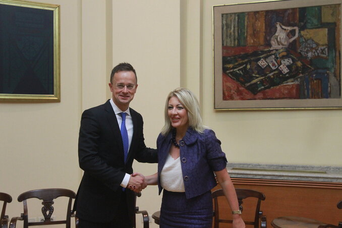 Jadranka Joksimović köszönetét fejezte ki Szijjártó Péternek, hogy Magyarország az európai integrációs folyamatokban tagadhatatlan támogatást nyújt Szerbiának (Fotó: Beta)