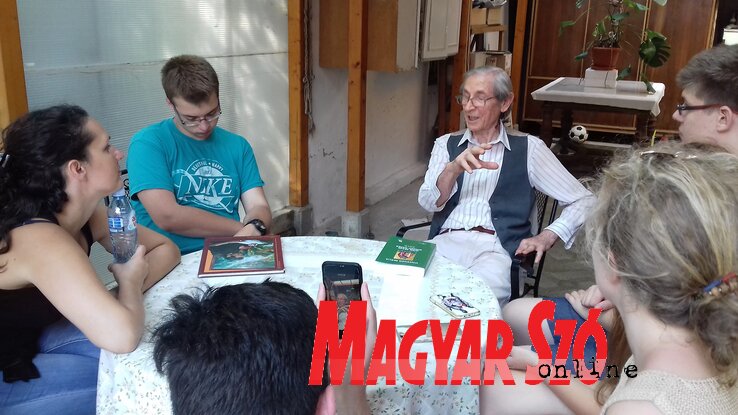 Látogatóban dr. Pénovátz Antalnál (Kazinczy Paszterkó Diana felvétele) Látogatóban dr. Pénovátz Antalnál (Kazinczy Paszterkó Diana felvétele)