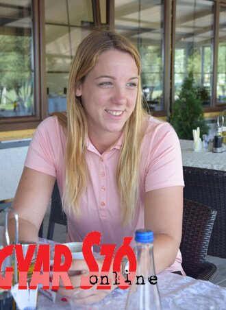 Milica Ošap fiatal igazgatónő szerint, ha jövőre befejezik a pályabővítést, akkor a zsablyai lesz az első klub Szerbiában, amelynek 18 pályája van, és akkor rangos nemzetközi tornákat is szervezhetnek (Nagy Magdolna felvétele) Milica Ošap fiatal igazgatónő szerint, ha jövőre befejezik a pályabővítést, akkor a zsablyai lesz az első klub Szerbiában, amelynek 18 pályája van, és akkor rangos nemzetközi tornákat is szervezhetnek (Nagy Magdolna felvétele)