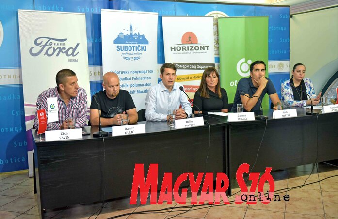 A szerdai sajtótájékoztató résztvevői: Žika Savin, Damir Dulić, Pásztor Bálint, Magosi Zsuzsanna, Mester Gyula és Ljudmila Jevtić (Fotó: Gergely Árpád)