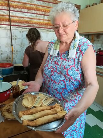 Jolán néni tíz éve süti a palacsintákat a Tanyaszínháznak