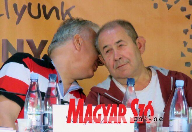 Semjén Zsolt miniszterelnök-helyettes és Pásztor István, a VMSZ elnöke Tusványoson (Tóth Roland felvétele) Semjén Zsolt miniszterelnök-helyettes és Pásztor István, a VMSZ elnöke Tusványoson (Tóth Roland felvétele)