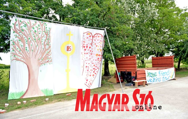 A tábor színpada a gyermekek keze munkájával jött létre (Gergely Árpád felvétele) A tábor színpada a gyermekek keze munkájával jött létre (Gergely Árpád felvétele)