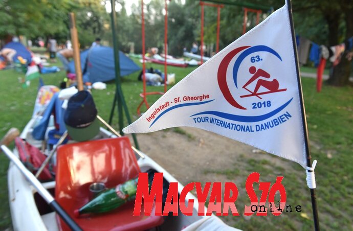 Tíz országon halad keresztül a regatta (Ótos András felvétele) Tíz országon halad keresztül a regatta (Ótos András felvétele)