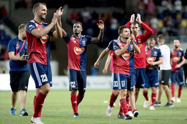 A Vidi FC játékosai ünnepelnek, miután a labdarúgó Bajnokok Ligája második selejtezőkörének visszavágóján 1-0-ra legyőzték a bolgár PFK Ludogorec Razgrad csapatát a felcsúti Pancho Arénában (MTI Fotó: Koszticsák Szilárd)