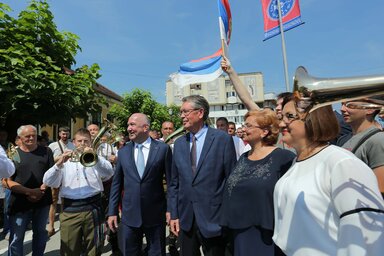 Nenad Popović és Alekszandr Csepurin a fesztiválmegnyitón (Forrás: Beta)