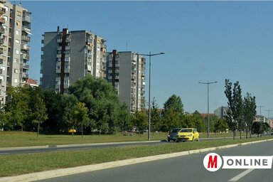 Két épülettömb épül majd az Újtelepen az állambiztonsági szolgálatokkötelékében szolgáló személyek számára. A telek egy része most méga katonaság tulajdona, kaszárnya van rajta (Ótos András felvétele)