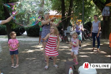 A szolidaritás falu a gyerekek számára is izgalmas szórakozást nyújtott (Gruik Zsuzsa felvétele)