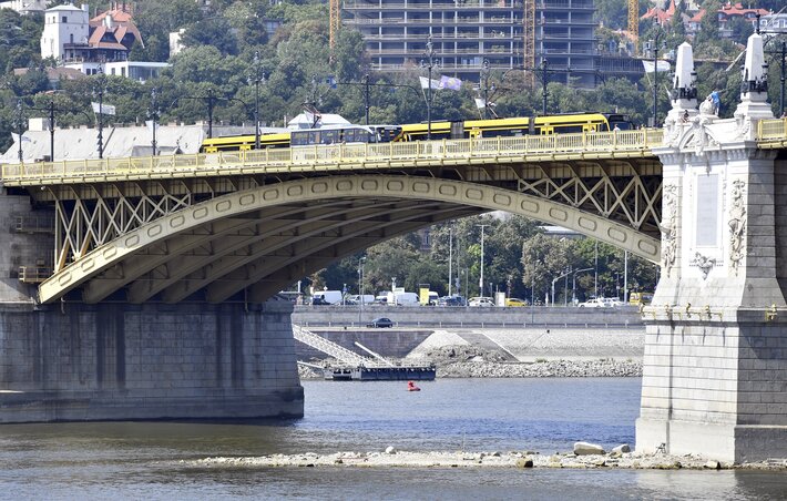 Alacsony vízállás a Duna budapesti szakaszán (fotó: MTI)