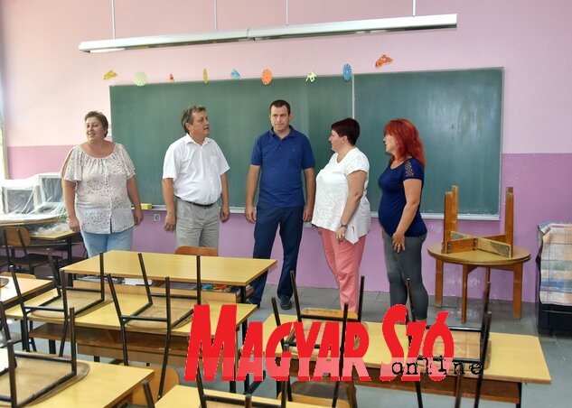 A bogarasai iskolában felkészültek a tanévkezdésre (Gergely József felvétele) A bogarasai iskolában felkészültek a tanévkezdésre (Gergely József felvétele)
