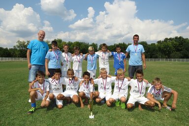 A kupagyőztes adai csapat Kiss Norbert edzővel és Tóth Tamás klubelnökkel (Csincsik Zsolt felvétele)