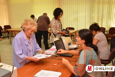 A Magyar Összefogás listájának támogatói aláírásgyűjtése 2014-ben Szabadkán (Archív felvétel)