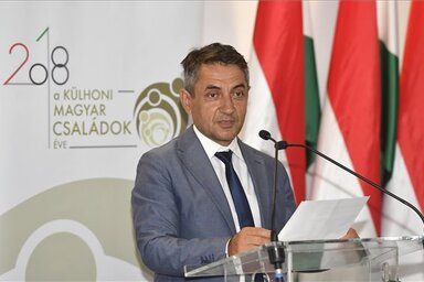 Potápi Árpád János sajtótájékoztatót tart a határon túli magyar családbarát vállalkozásoknak meghirdetett pályázat eredményeiről Budapesten, a Roosevelt Irodaházban (fotó: MTI)