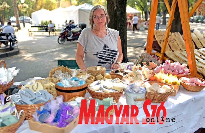 Szép Judit szappanjai növényi alapanyagokból készülnek (Fotó: Gergely Árpád) Szép Judit szappanjai növényi alapanyagokból készülnek (Fotó: Gergely Árpád)