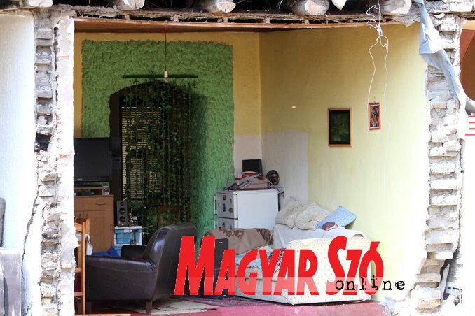 A Dositej utca 11. alatt lakók kálváriája úgy tűnik véget ért, az újvidéki önkormányzat 7 hónapra megfelelő szállást biztosított számukra, remélhetőleg utána már visszaköltözhetnek felújított lakásaikba