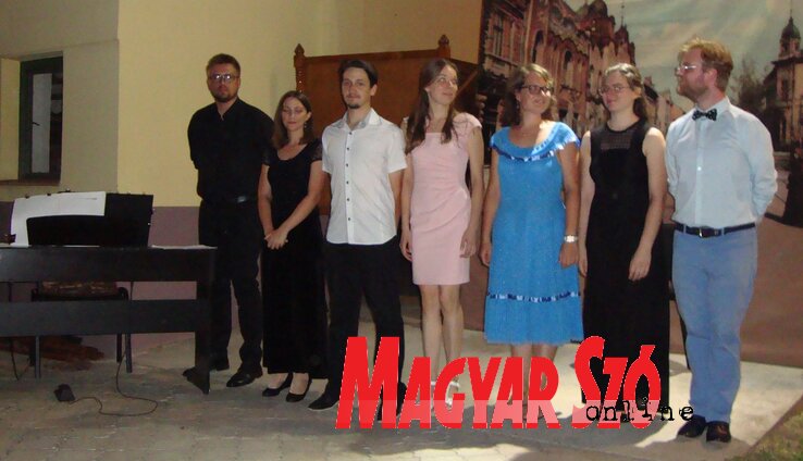 Szabadkai Városi Múzeum udvarában tartott koncert fellépői  (Pekár Tibor felvétele)