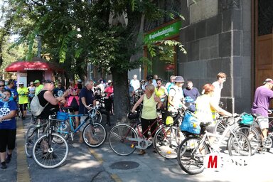 A bringások megérkeznek a szabadkai Városházához (Sándor Zoltán felvétele)