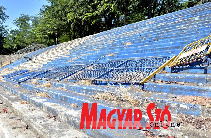 A tervek szerint a jövőben a lelátókat is felújítják (Fotó: Gergely Árpád)