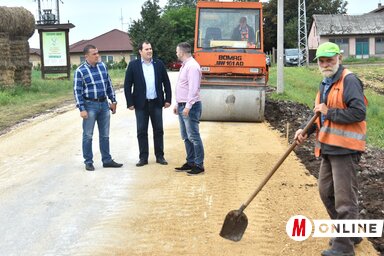 Szélesítik Tóthfalu bekötőútját (Gergely József felvétele)